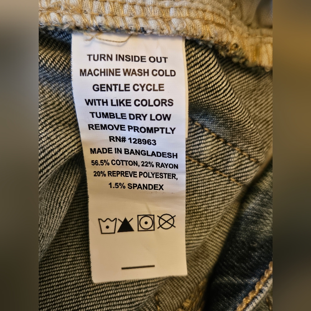 Distressed Jeans - Picture 13 of 15